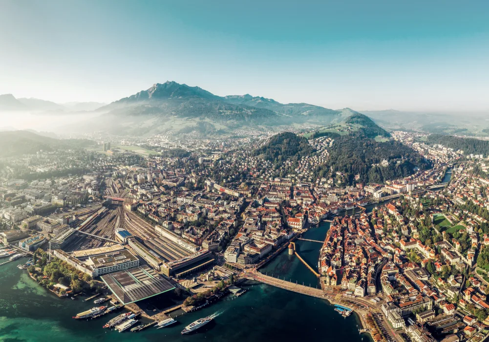 Diese Luftaufnahme der Stadt Luzern zeigt das Versorgungsgebiet von ewl aus der Vogelperspektive
